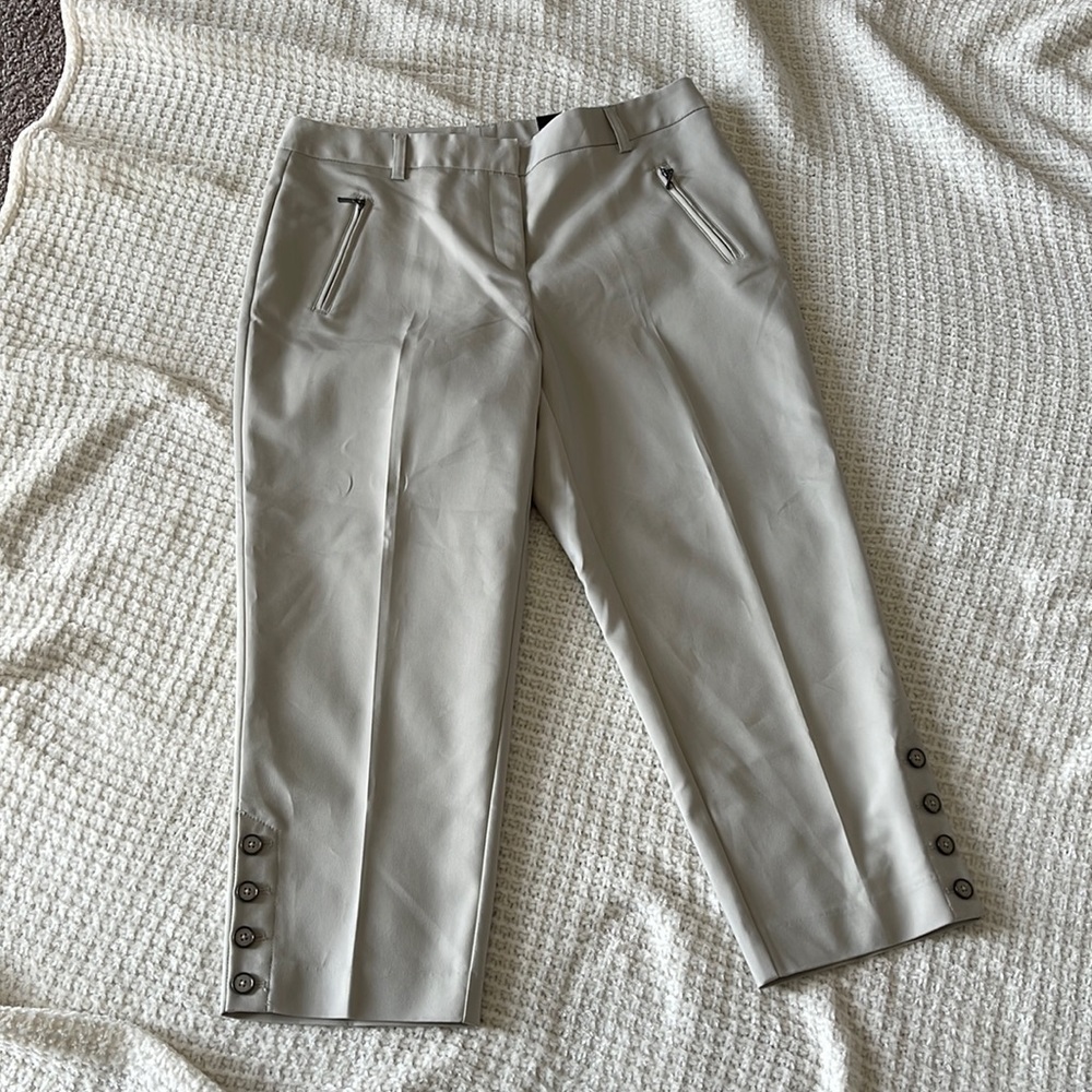 NWT Woman’s Style Co capri mid rise size 10 stonewall fake pockets